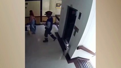 This mother saves her child with insane reflex