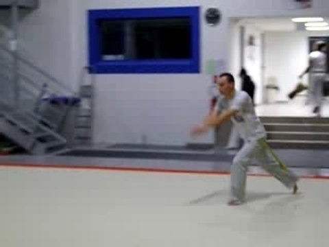 Rondade Salto Pieds Décalés Sur Praticable