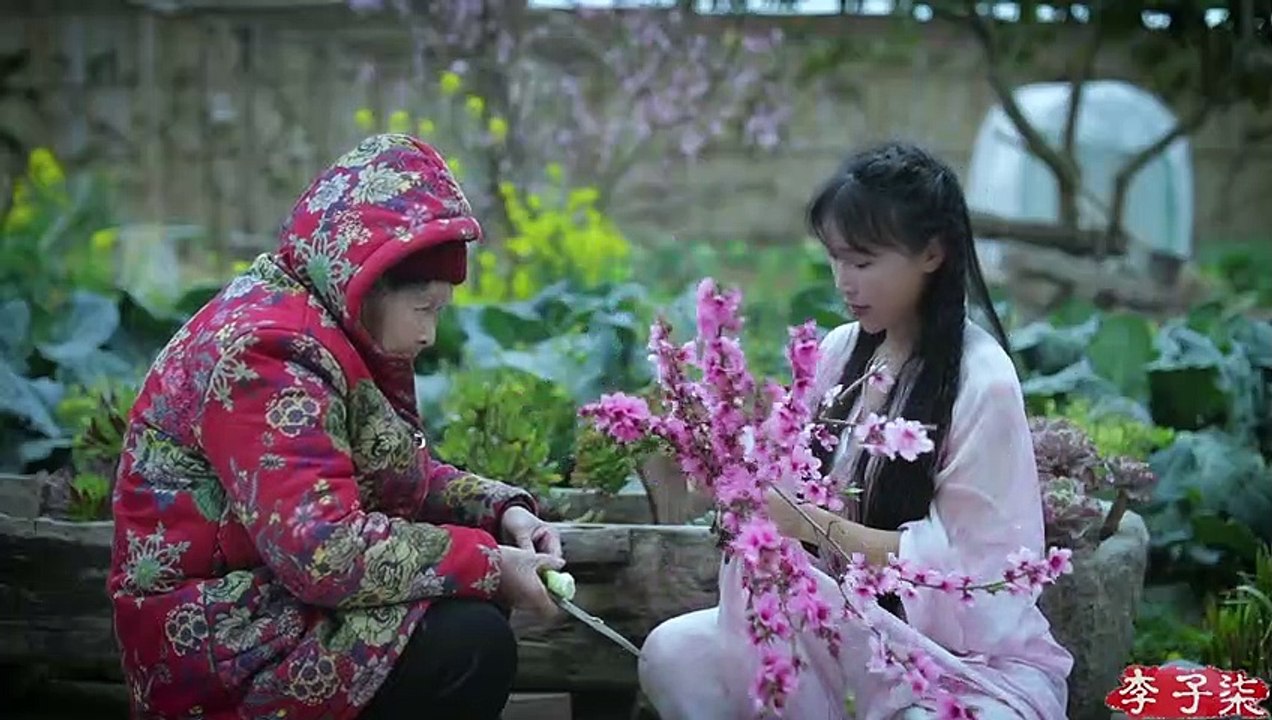 Haz una corona de flor de durazno con flores de seda