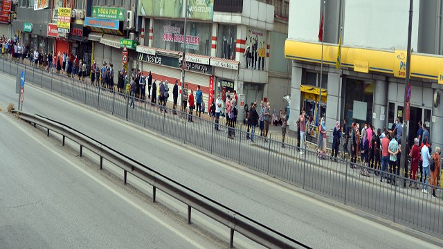 Tam kapanmada lebaleb kuyruklar