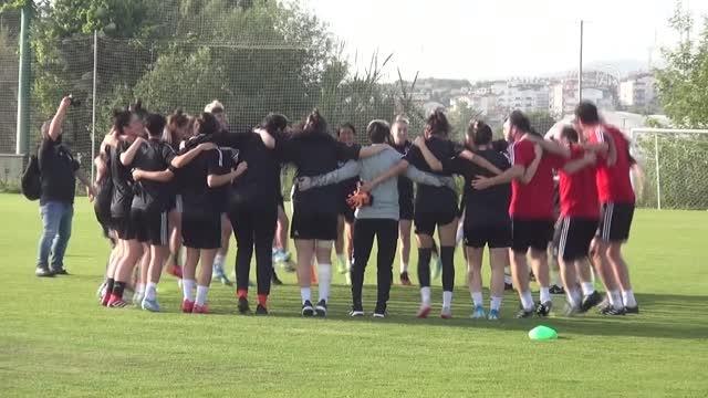 Beşiktaş futbolda çifte şampiyonluk hedefine koşuyor