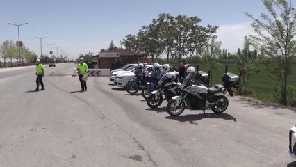 Son dakika haber! Karaman Valisi Işık, polis noktasında araç ve sürücüleri denetledi