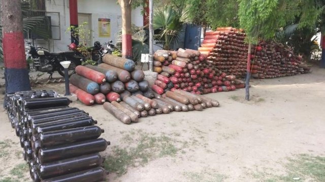 3 held for selling fire extinguishers as oxygen cylinders