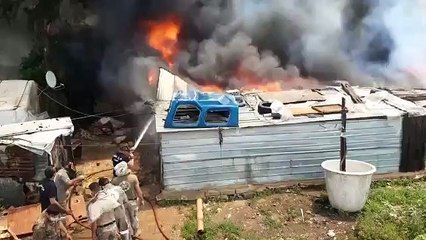 حريق هائل يلتهم مخيماً للاجئين السوريين في لبنان