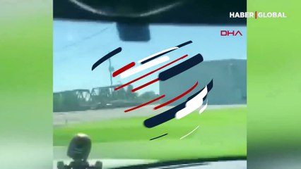 Hemzemin geçitte kalan tırı yük treni parçaladı