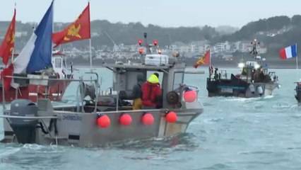 قوارب صيد فرنسية تحتج عند ميناء جيرسي البريطاني