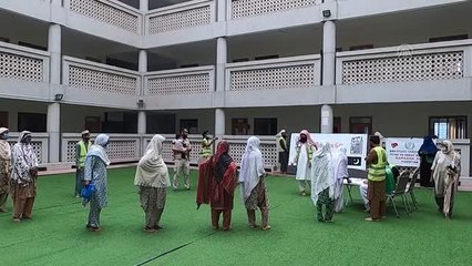 İHH, Pakistan'da 200 aileye nakdi yardımda bulundu