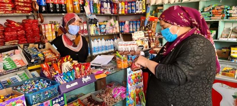 Gizemli hayırsever 10 bakkalda daha veresiye defterlerindeki borçları kapattı