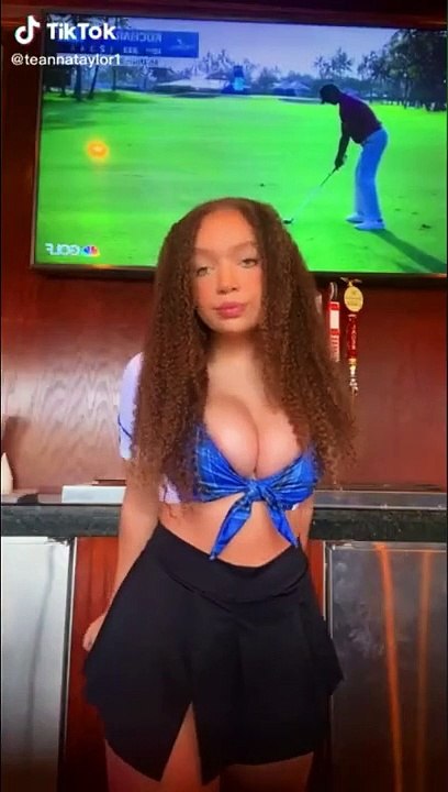 SMALL WAIST PRETTY FACE WITH A BIG BANK  (1)