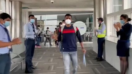 Watch: Nurses on way to Delhi applauded by flight attendants in Mangalore
