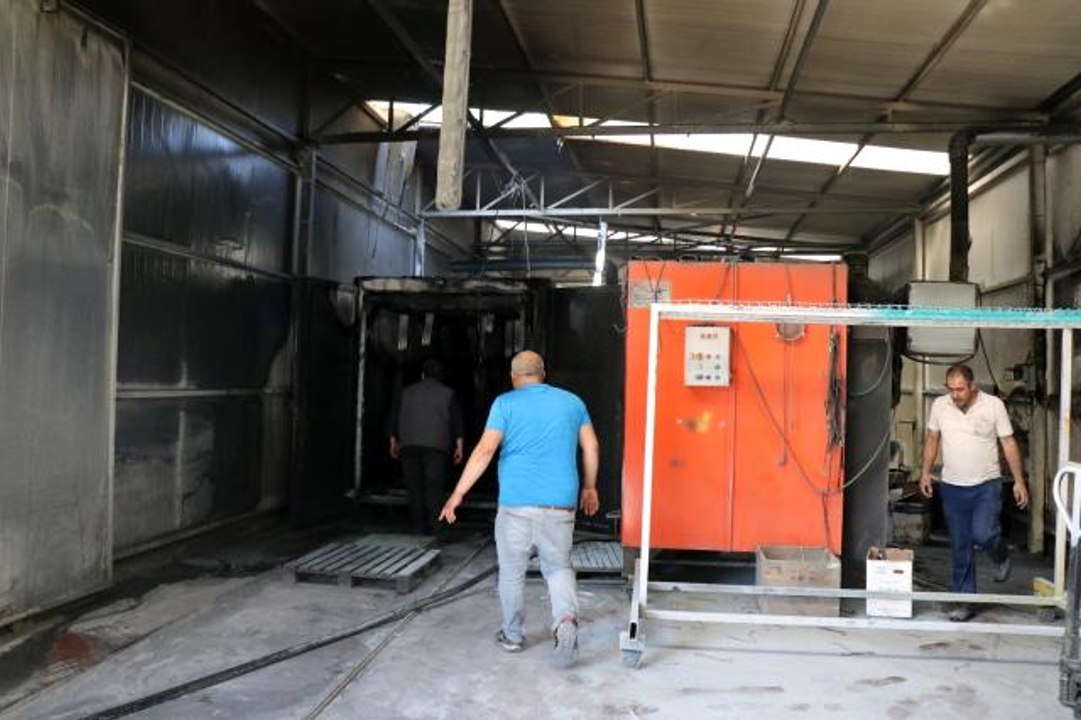 Boyahanede çıkan yangın itfaiye ekiplerince söndürüldü