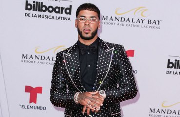 Anuel da rienda suelta a su pasión por el brilli brilli
