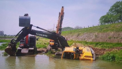 연천 차탄천서 굴착기 넘어져...50대 남성 실종 / YTN
