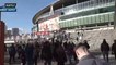 Les supporters d'Arsenal manifestent devant l'Emirates Stadium contre leur propriétaire