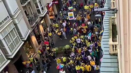 "Miles de colombianos gritan 'resistencia' en el centro de Vitoria"