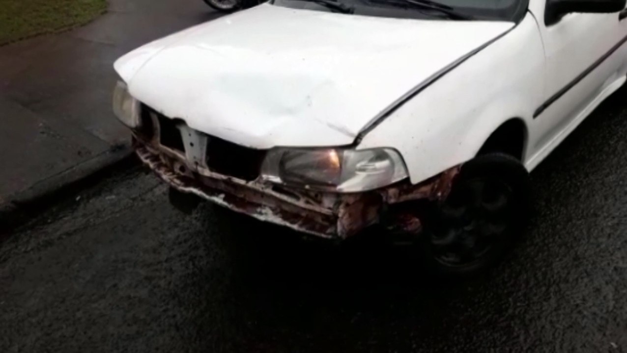Motociclista fica ferido em colisão entre carro e moto na Rua General Osório, em Cascavel