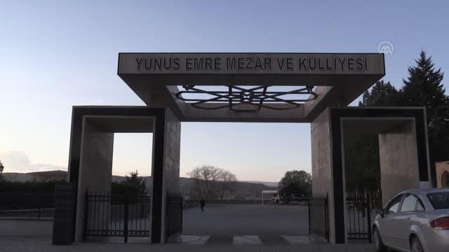 Büyük tasavvuf ve halk şairi Yunus Emre kabri başında anıldı