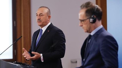Bakan Çavuşoğlu, tepki çeken "Turistin göreceği herkesi aşılarız" sözlerine açıklık getirdi