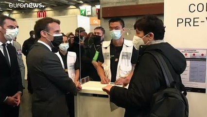 Macron : vaccination "à marche forcée" et levée des brevets
