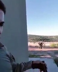 Türk Silahlı Kuvvetleri farkıyla... Selfie yaparken su şişesini vuran Mehmetçik!