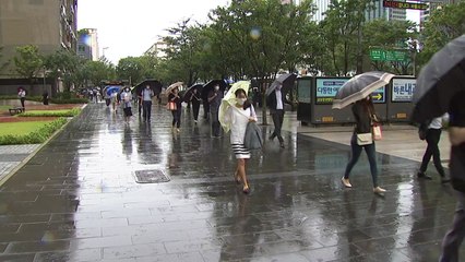 [날씨] 오전 곳곳 황사비...오후 짙은 미세먼지 / YTN