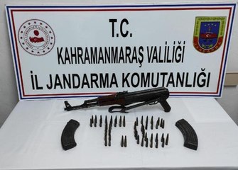 Son dakika haberi... Samanlıkta gömülü kalaşnikof silah ele geçirildi; 1 gözaltı