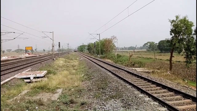 Rare scene _ 31491 Barddhaman-Howrah WAG-9HC Pulling BOXN rake __