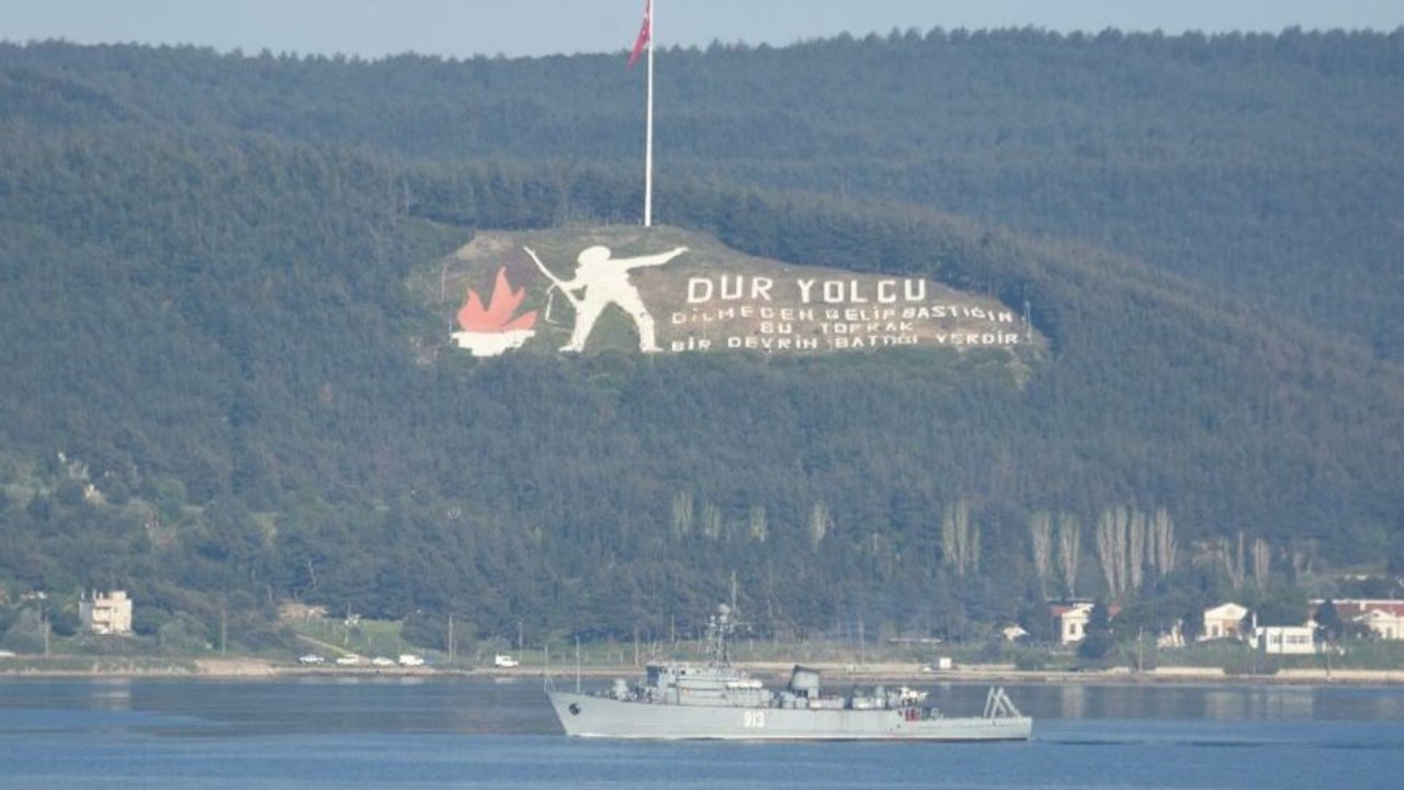 Rus savaş gemisi, Çanakkale Boğazı'ndan geçti