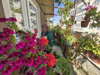Pandemi döneminde evini çiçek bahçesine çevirdi