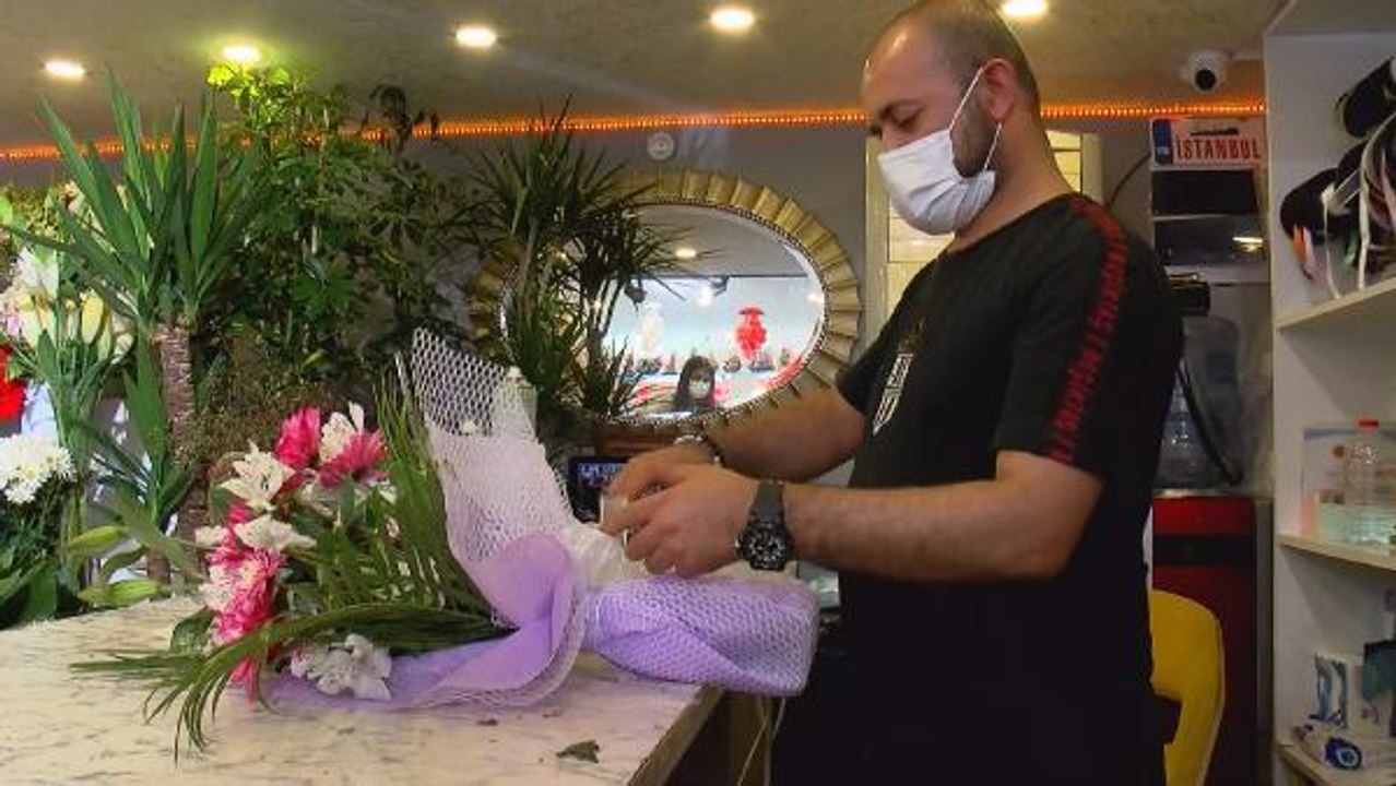 ÇİÇEKÇİLER 'ANNELER GÜNÜ' MESAİSİNDE