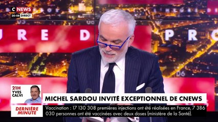 Michel Sardou sur le plateau de L'Heure des Pros.