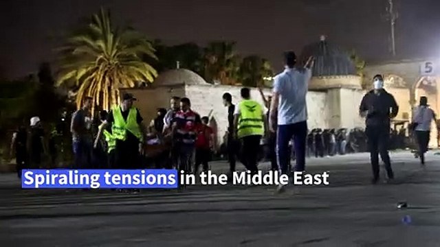 Palestinians clash with Israeli security forces at Al-Aqsa mosque