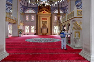 Esenyurt'ta Kadir Gecesi öncesi camiler dezenfekte edildi