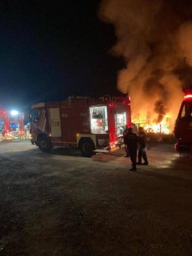 ARNAVUTKÖY'DE GECEKONDU ALEV ALEV YANDI