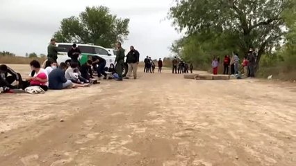 Continúa la llegada de familias de migrantes y menores no acompañados a los EEUU