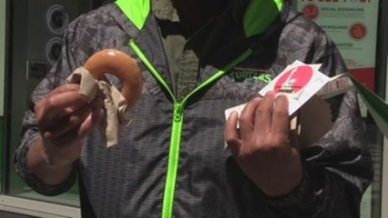 Vacunas a cambio de cervezas, donuts o porros