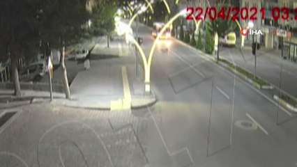 Otomobil hızla çarptı...Öldü sanılan köpek kalkıp böyle yürüdü