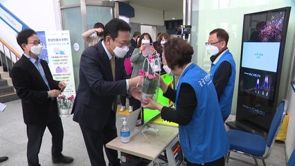 [인천] 방역지킴이 어르신들께 카네이션 전달...효행 시상식 / YTN