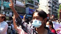 التظاهرات متواصلة في بورما رفضاً للانقلاب