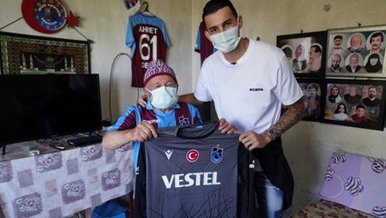 83 yaşındaki Ahmet dede, ziyaretine gelen Uğurcan Çakır'a akıl verdi: 25'i almadan sakın ayrılma