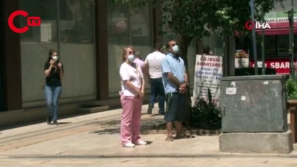 Seyahat izin belgesi alamayınca çatıya çıktı