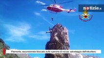 Piemonte, escursionista bloccato sullo sperone di roccia: spettacolare salvataggio dell'elicottero