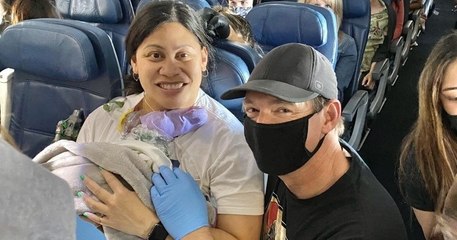 En plein vol, une femme accouche dans un avion alors qu'elle ignorait qu'elle était enceinte
