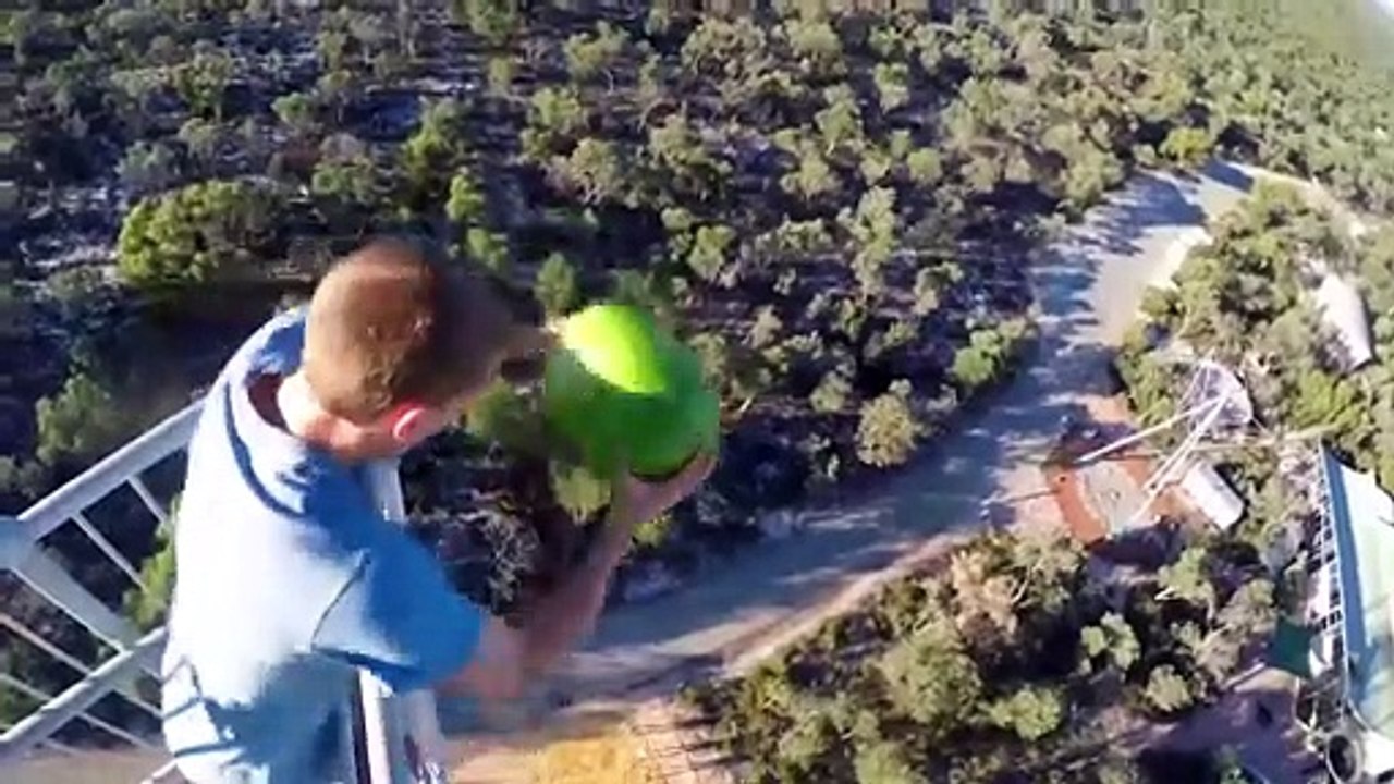 45 metreden fırlatılan karpuzu tutmaya çalıştılar