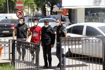 Otomobilde uyuşturucu, evde silah ele geçirildi