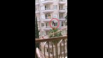 Son dakika haberleri: Polisi görünce balkondan balkona sarkıp 6'ncı kattan 2'nci kata inen şüpheli yakalandı