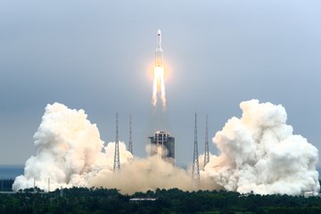 Les scientifiques incertains d'où vont atterrir les débris de la station spatiale