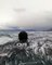 Il nage dans le lac Baïkal et c'est impressionnant.. et glacial
