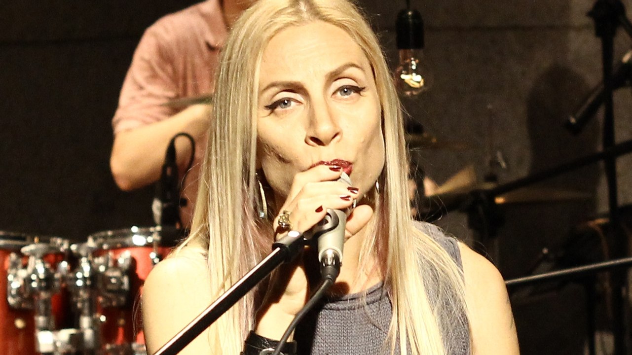 Zeynep Casalini - Dokunma Bana