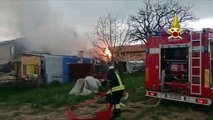 Esplosione Gubbio, due persone estratte vive dai vigilidelfuoco che sono riusciti a stabi